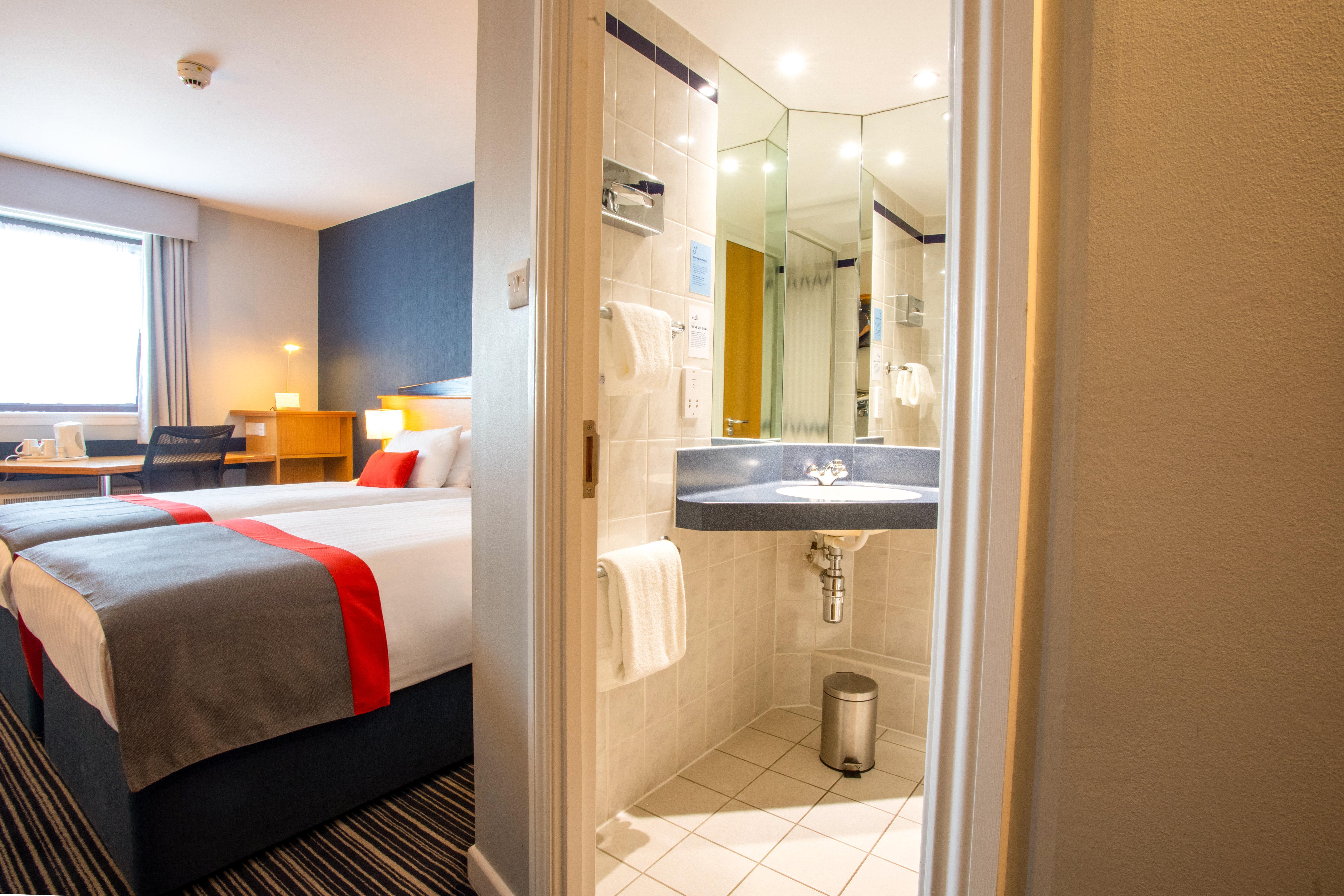 Holiday Inn Express Perth, An Ihg Hotel Экстерьер фото